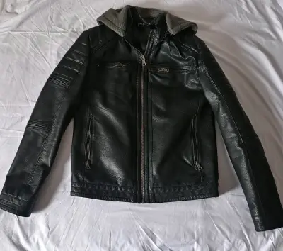 Chaqueta de cuero negra con capucha - miniatura 1