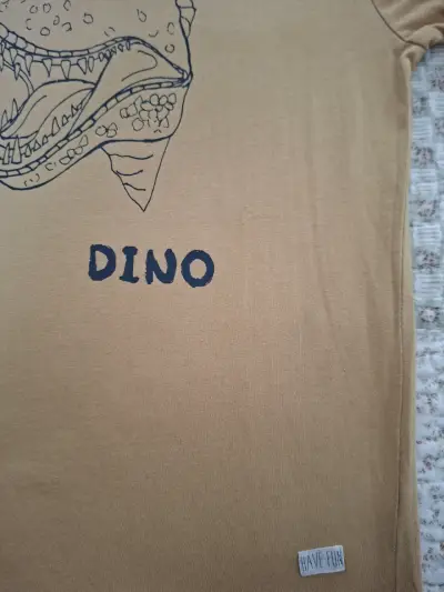 Polera manga larga niño con diseño de dinosaurio - miniatura 3