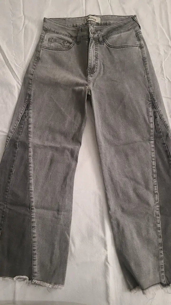 Jeans grises de mezclilla Rupha para mujer