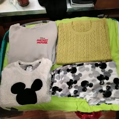 Lote de polerones y poleras para hombre y mujer - miniatura 2