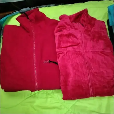 Lote de polerones y poleras para hombre y mujer - miniatura 5