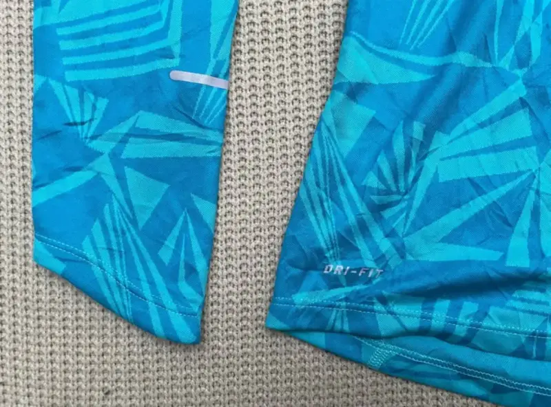 Polera deportiva Nike Element azul para mujer - 3