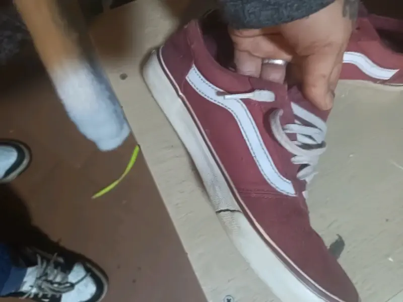 Zapatillas deportivas rojas con diseño clásico - 2