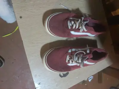 Zapatillas deportivas rojas con diseño clásico - miniatura 5