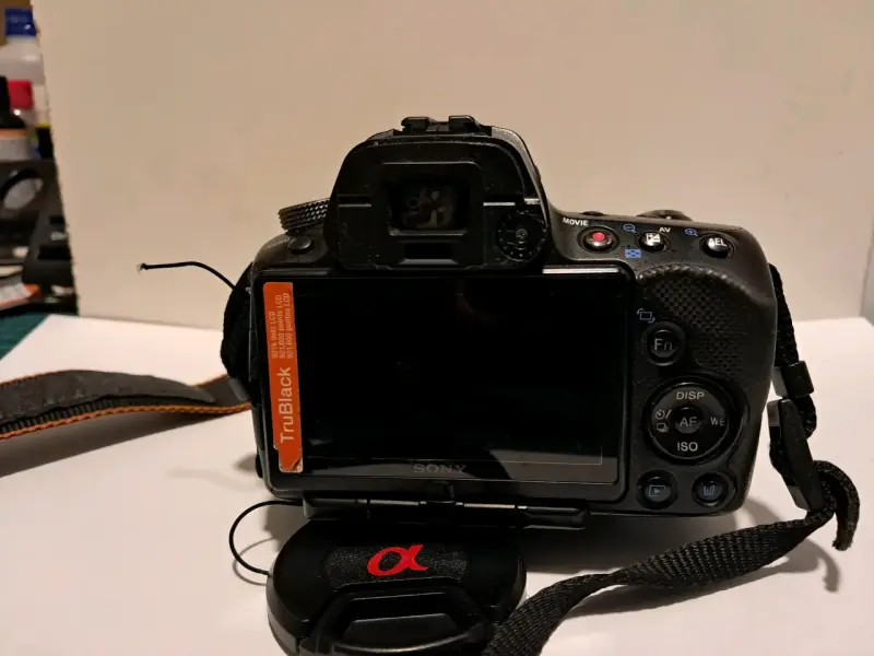 Cámara Sony Alpha 33 con lente y accesorios - 3