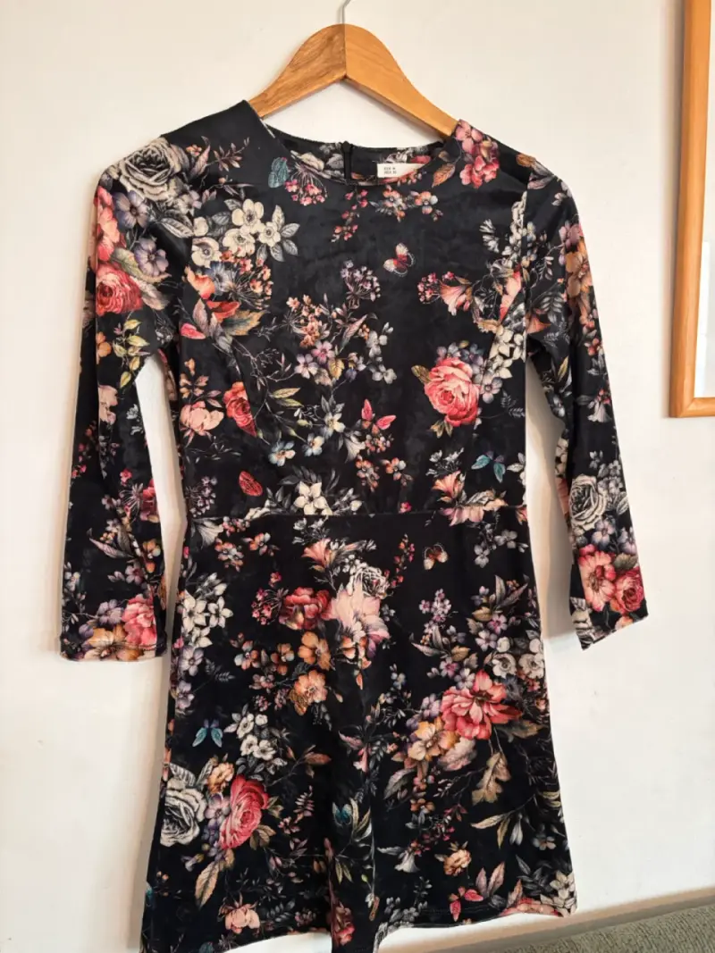 Vestido terciopelo floral de manga larga Sfera