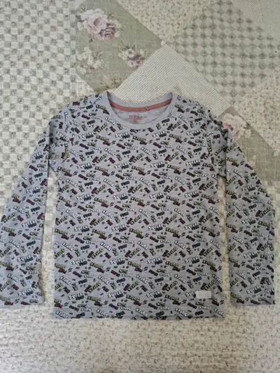 Polera manga larga gris con estampado infantil - miniatura 1