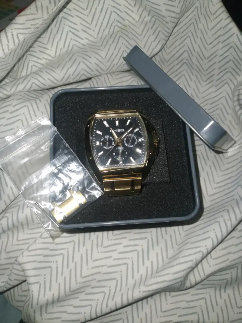 Reloj de pulsera Chisel dorado con cronógrafo