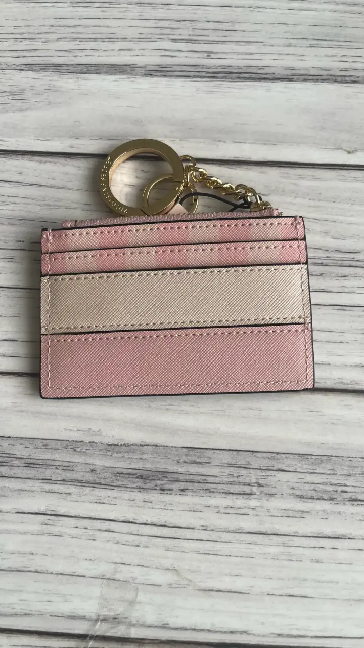 billetera y tarjetero rosa con llavero VS - 3