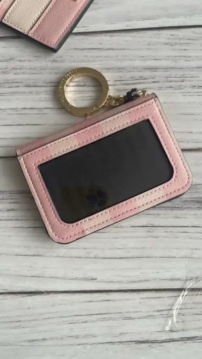billetera y tarjetero rosa con llavero VS - miniatura 5