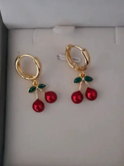 Set de joyería con cerezas en dorado y rojo baño - miniatura 2