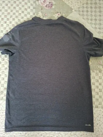 Polera deportiva gris Adidas Climalite para niño - miniatura 3