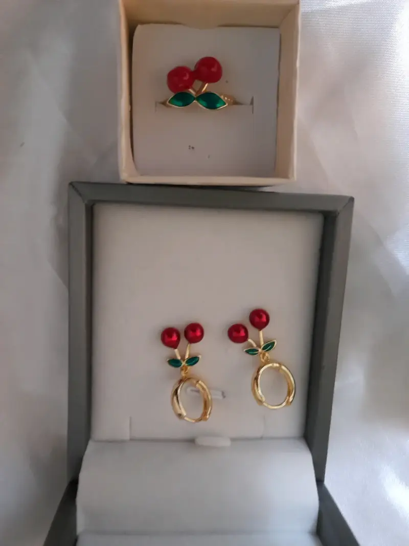 Set de joyería con cerezas en dorado y rojo baño - 4