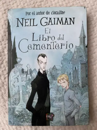 Libro 'El Libro del Cementerio' de Neil Gaiman - miniatura 1