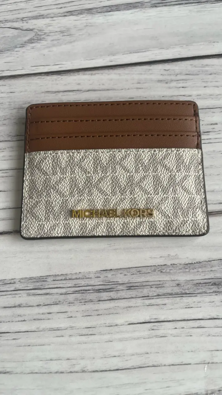 Tarjetero Michael Kors bicolor elegante - 3