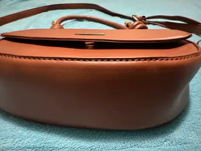 Cartera de cuero marrón con correa ajustable - miniatura 3