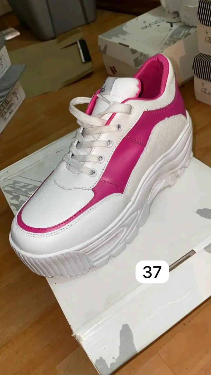 Zapatos de tacón dorados con plataforma - 5