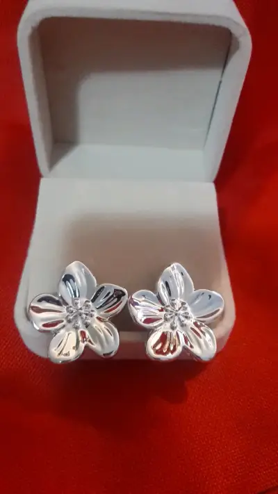 Aros de baño plata en forma de flor - miniatura 1