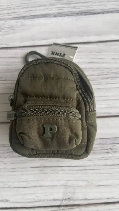 Mini mochila verde oliva Pink con gancho - miniatura 1
