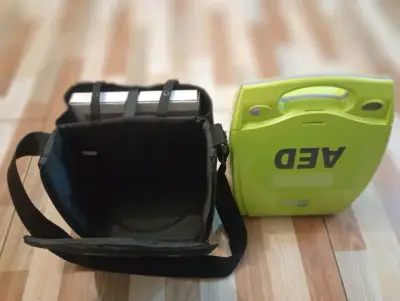 Desfibrilador Zoll AED Plus con funda - miniatura 2