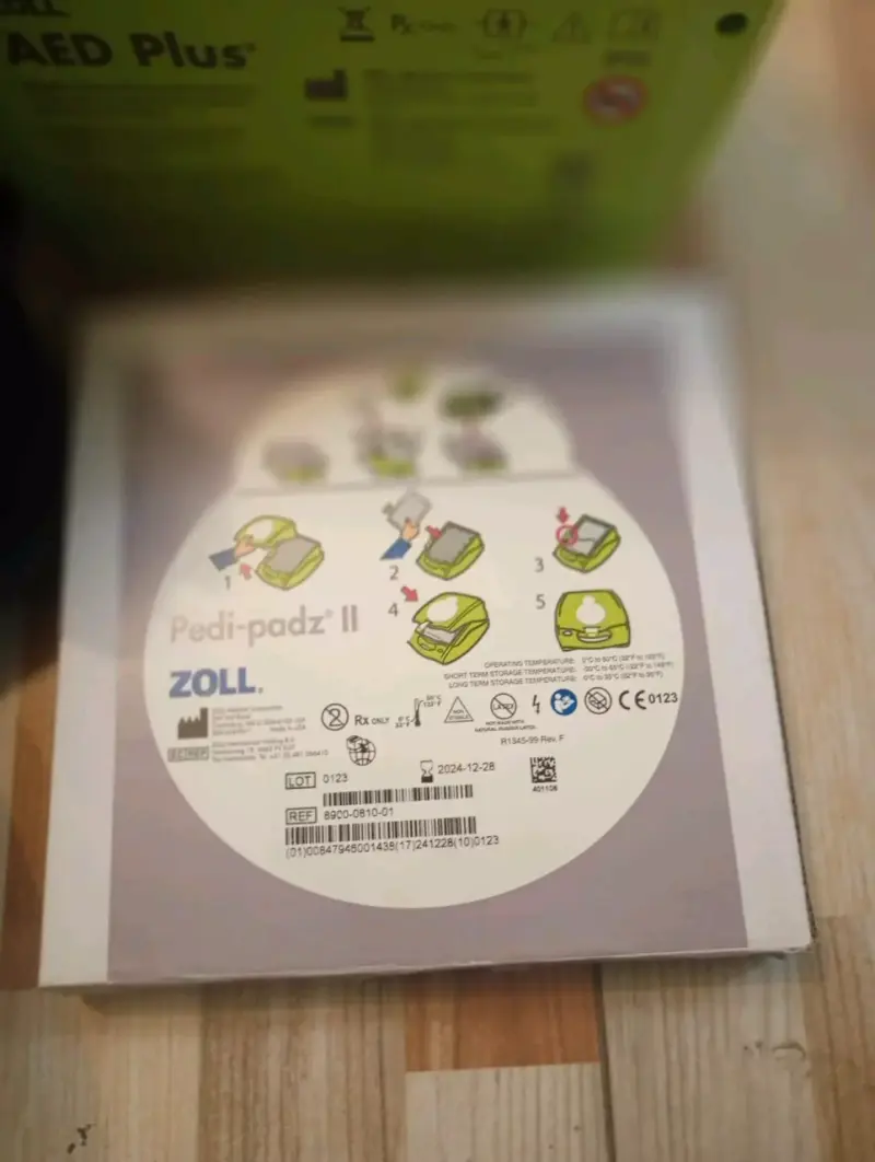 Desfibrilador Zoll AED Plus con funda - 3