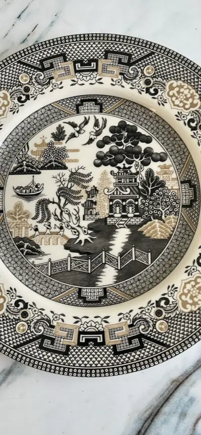 Plato decorativo Royal Stafford con diseño oriental - miniatura 1
