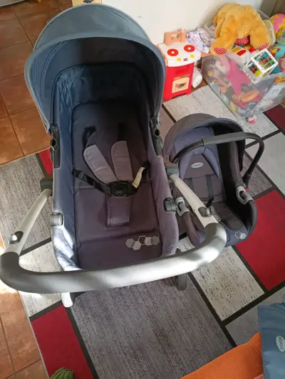 Coche de bebé Bebeconfort con silla de auto - miniatura 1