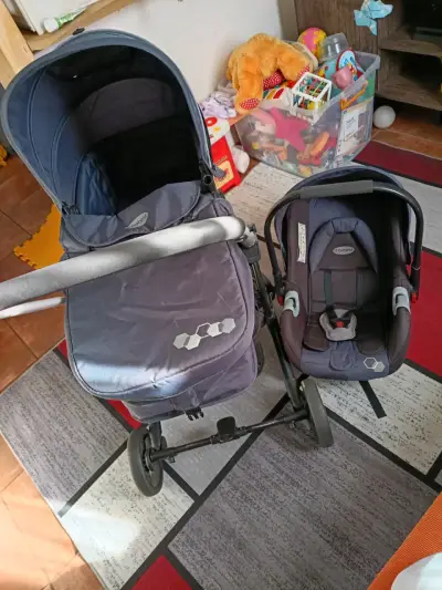 Coche de bebé Bebeconfort con silla de auto - miniatura 2
