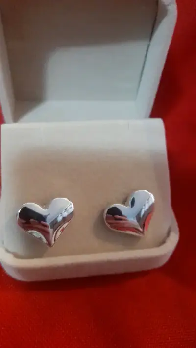 Aros de corazón en baño brillantes - miniatura 1