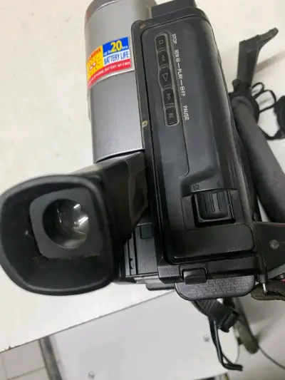 Videocámara Sony Handycam Video Hi8 con Zoom 460x - miniatura 1