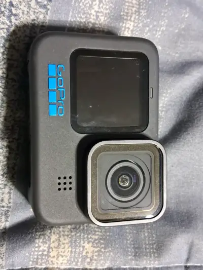 Cámara de acción GoPro Hero 11 Black con accesorios - miniatura 1