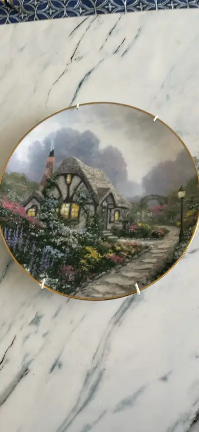 Platos decorativos de porcelana con diseño de cabañas - miniatura 2