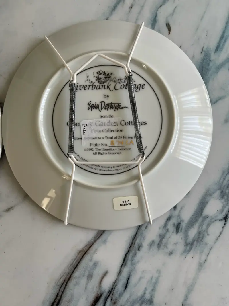 Platos decorativos de porcelana con diseño de cabañas - 5