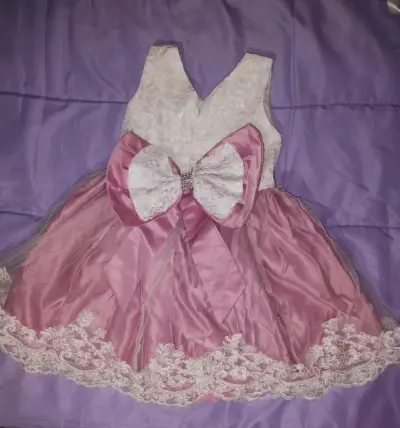 Vestido de fiesta para niña con lazo y encaje - miniatura 2