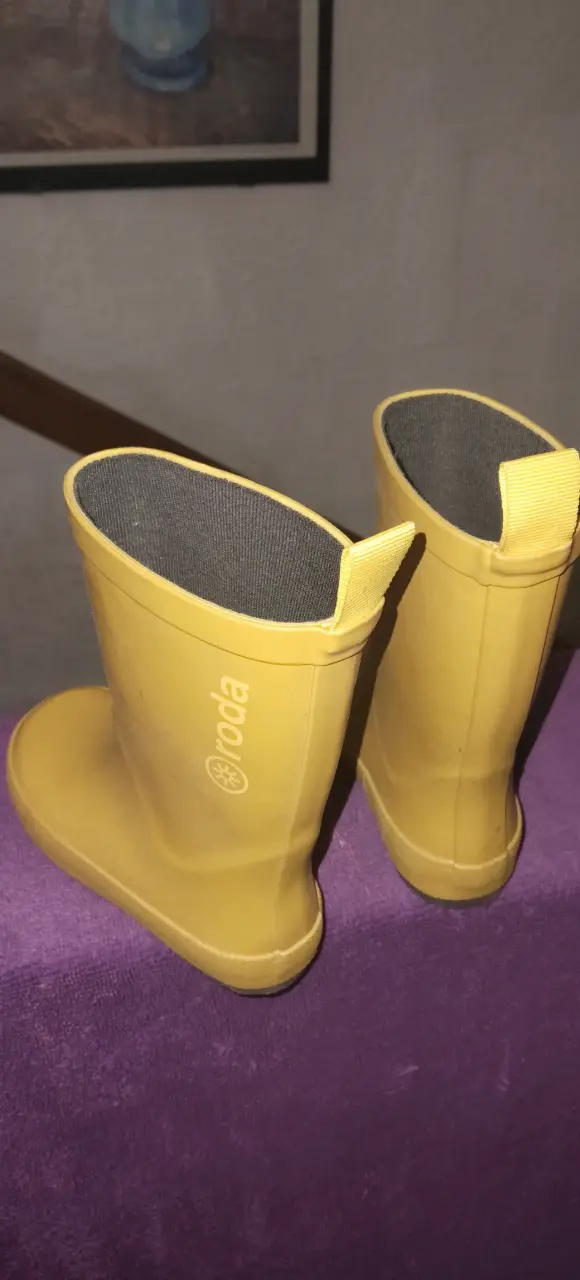 Botas de lluvia amarillas marca Roda - 2