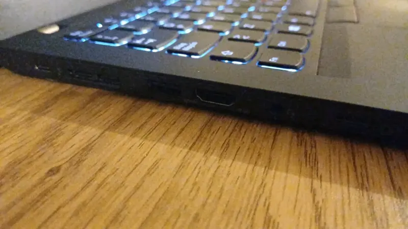 Laptop Lenovo ThinkPad T490 con Intel Core i5 - 2