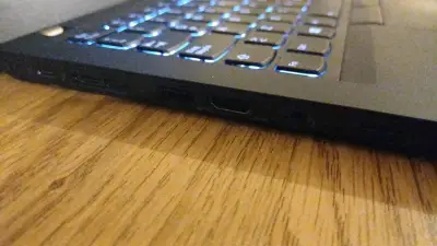Laptop Lenovo ThinkPad T490 con Intel Core i5 - miniatura 2