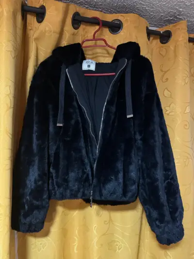 Chaqueta peluda negra con capucha Icono - miniatura 1