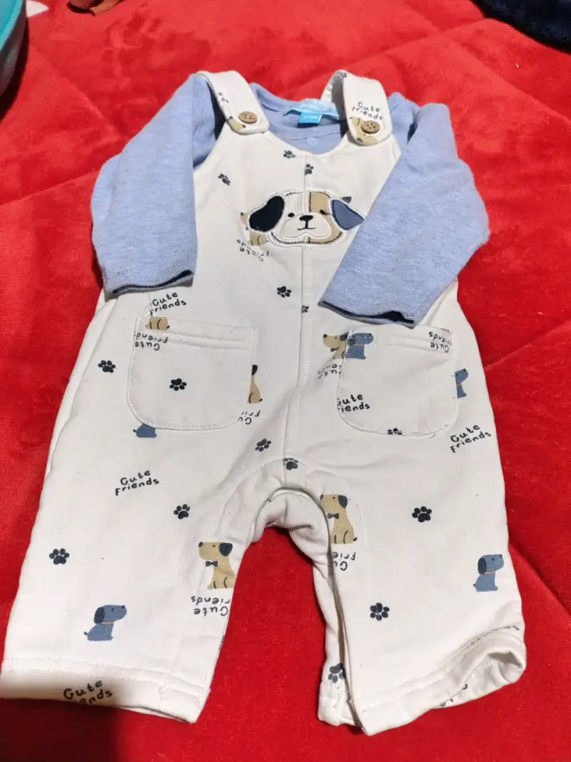 Conjunto de bebé con chaqueta y enterito - 4