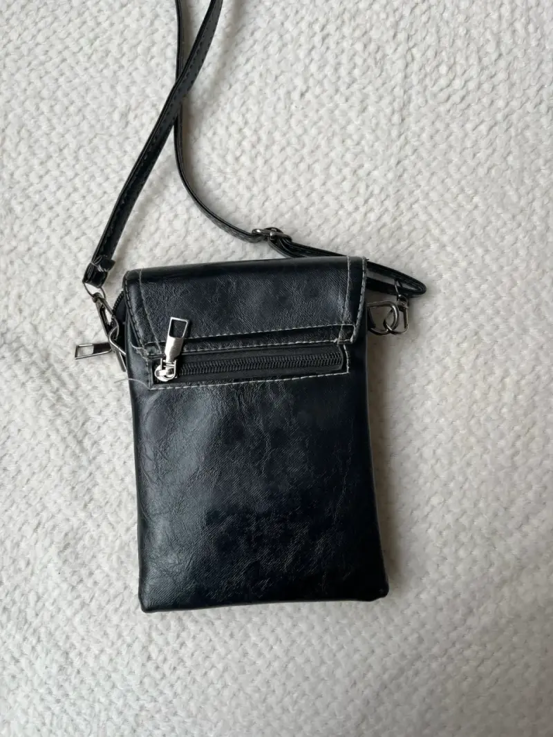 Bolso bandolera negro con diseño floral - 3