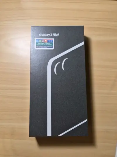 Samsung Galaxy Z Flip 7 256 GB - Dark Blue - miniatura 1