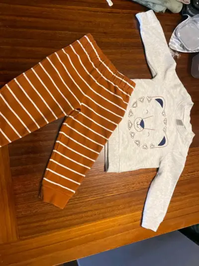 Conjunto de ropa para bebé con diseños variados - miniatura 1