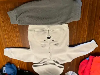 Conjunto de ropa infantil con diseño de oso - miniatura 1