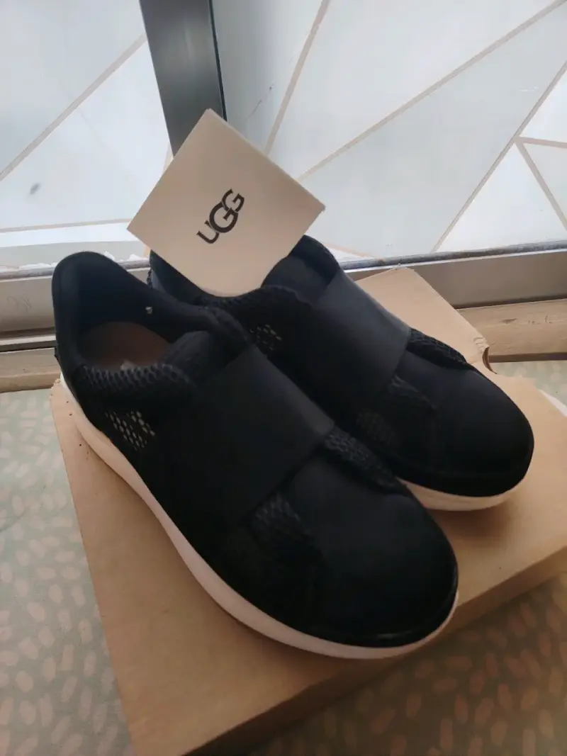 Zapatillas deportivas negras UGG para mujer - 1