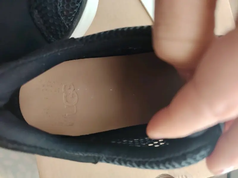 Zapatillas deportivas negras UGG para mujer - 4