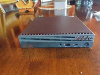 Mini PC Lenovo ThinkCentre con AMD Ryzen Pro - miniatura 1