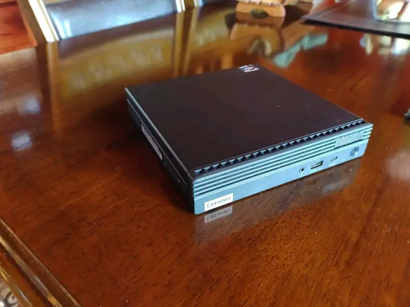 Mini PC Lenovo ThinkCentre con AMD Ryzen Pro - 3