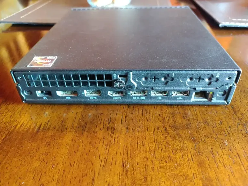 Mini PC Lenovo ThinkCentre con AMD Ryzen Pro - 4