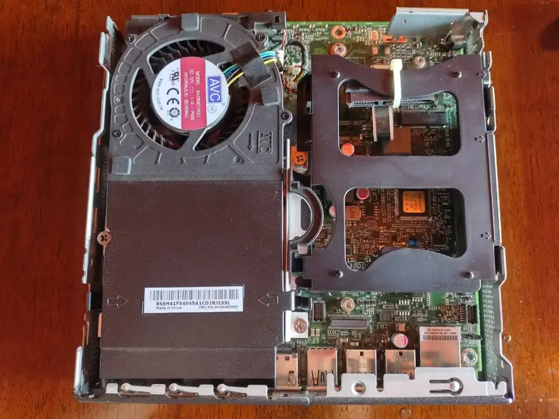 Mini PC Lenovo ThinkCentre con AMD Ryzen Pro - 6