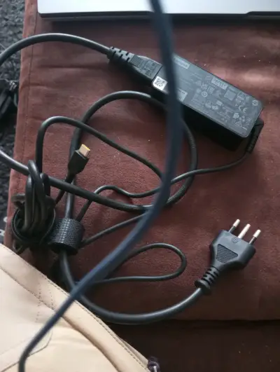 Cargador Lenovo 45W para portátil - miniatura 1